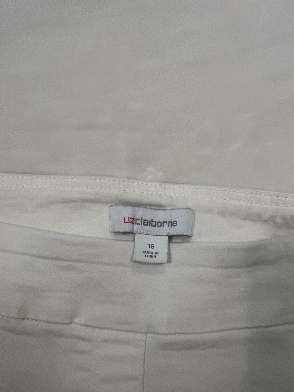 Liz Claiborne White Pull-On Bermuda Shorts - Picture 2 of 3